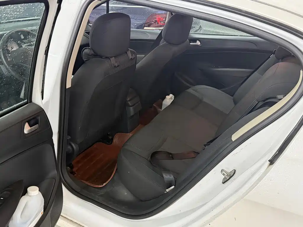 Peugeot 308 — миниатюра 7