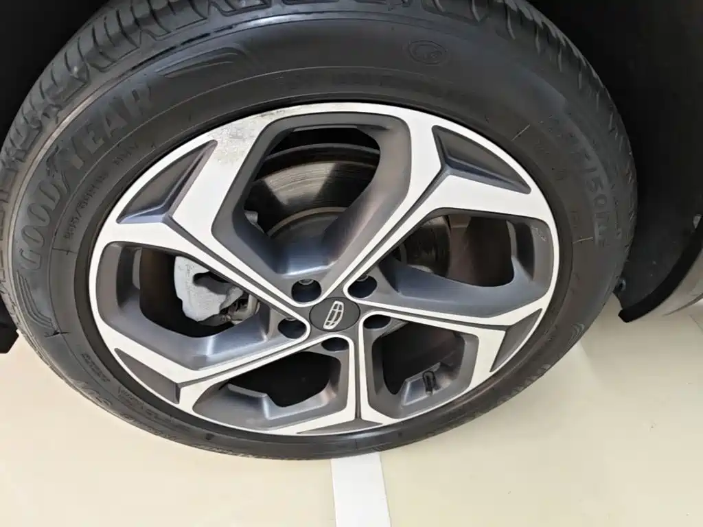 Geely Xingyue L — миниатюра 23