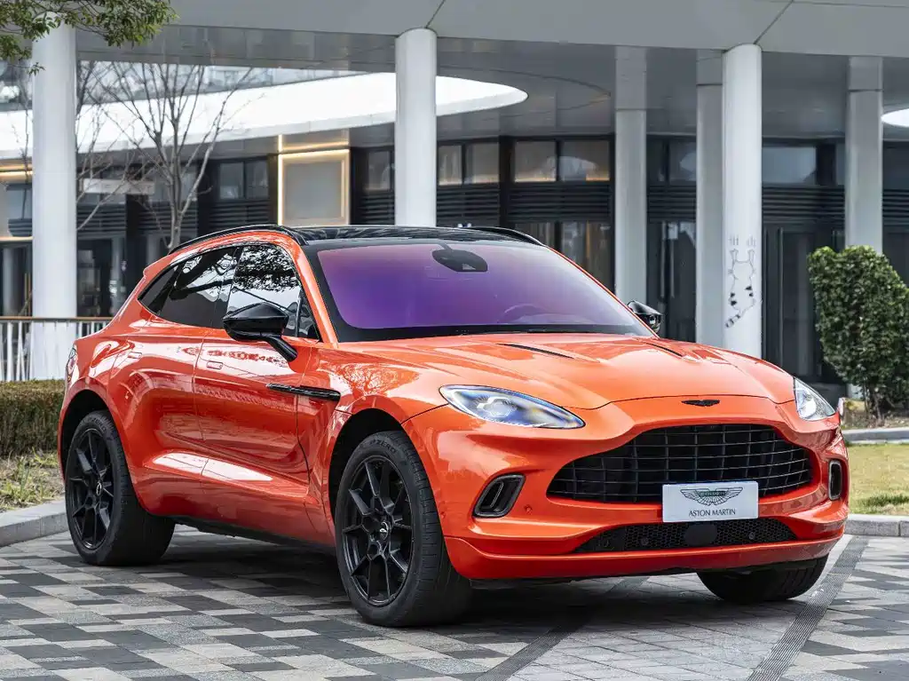 ASTON MARTIN DBX