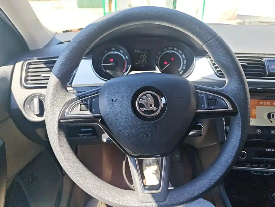 Skoda Rapid — миниатюра 15