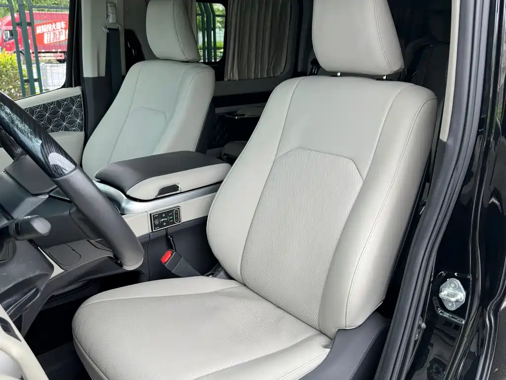 Toyota Hiace — миниатюра 11