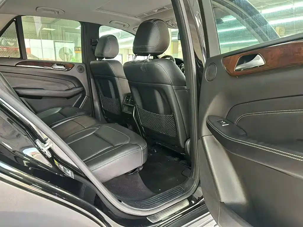 Mercedes-Benz M-Class — миниатюра 11