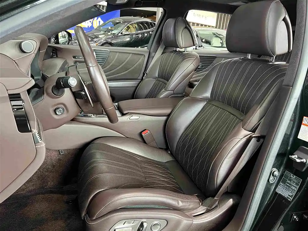 Lexus LS — миниатюра 6