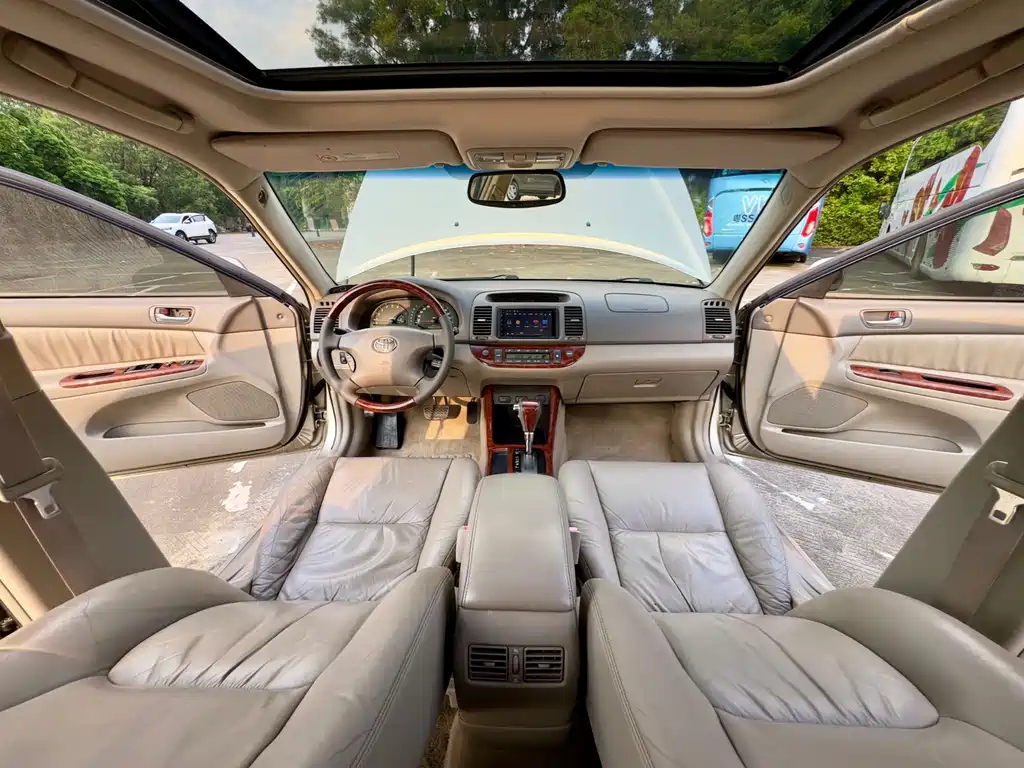 Toyota Camry — миниатюра 10