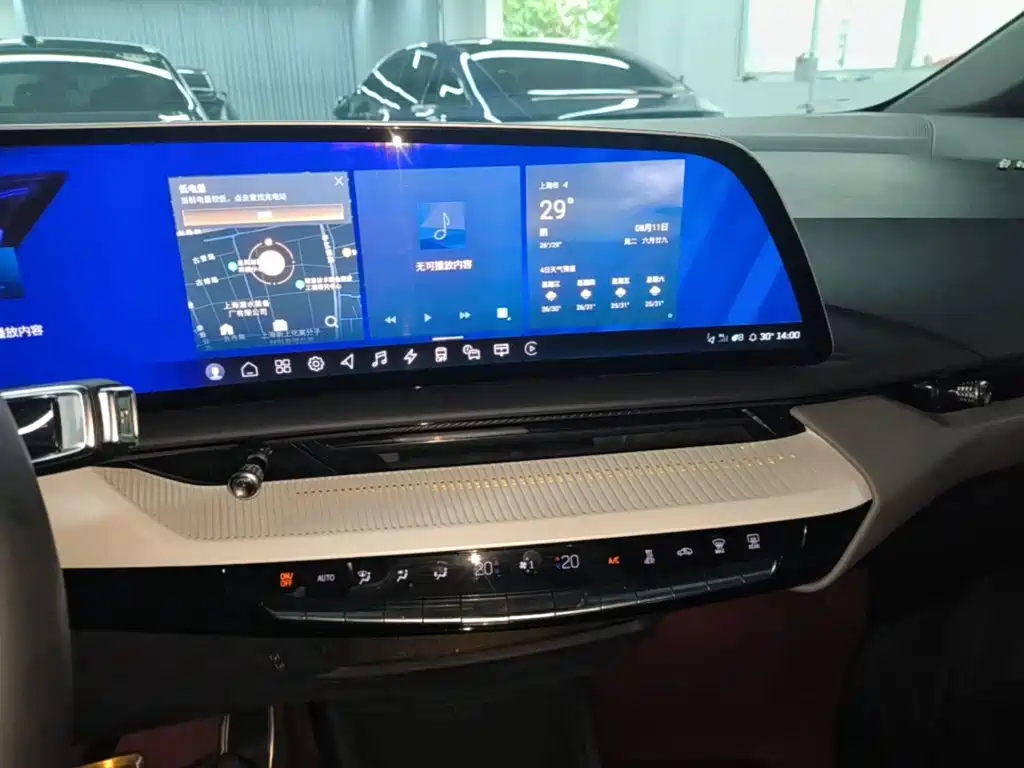 Cadillac IQ — миниатюра 13