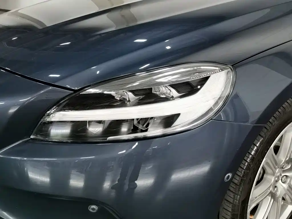 Volvo V40 — миниатюра 7