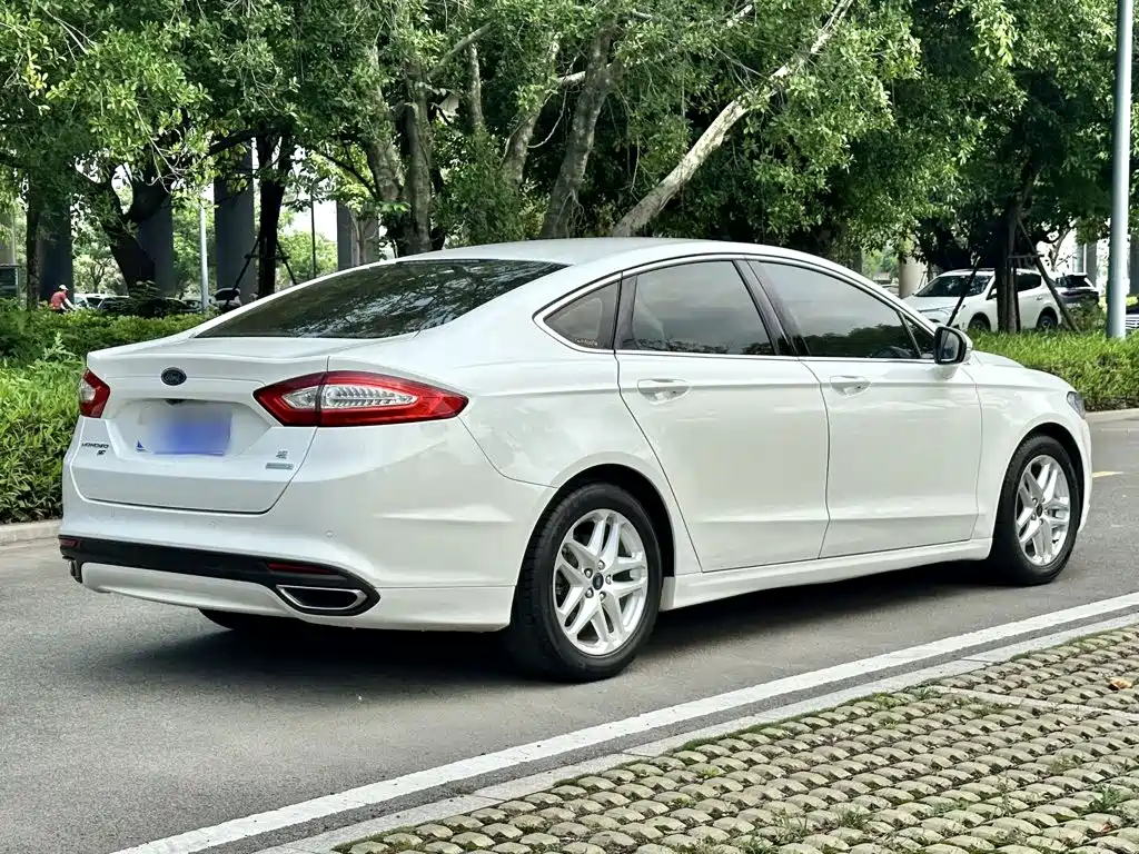 Ford Mondeo — миниатюра 7