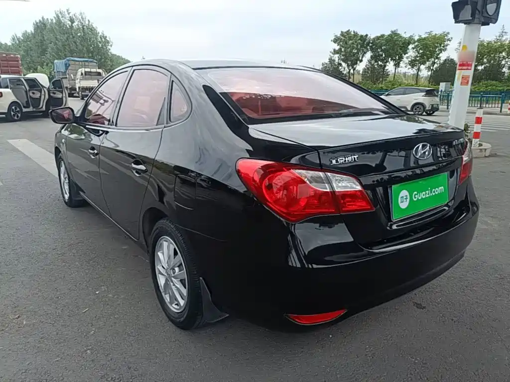 Hyundai Elantra — миниатюра 5