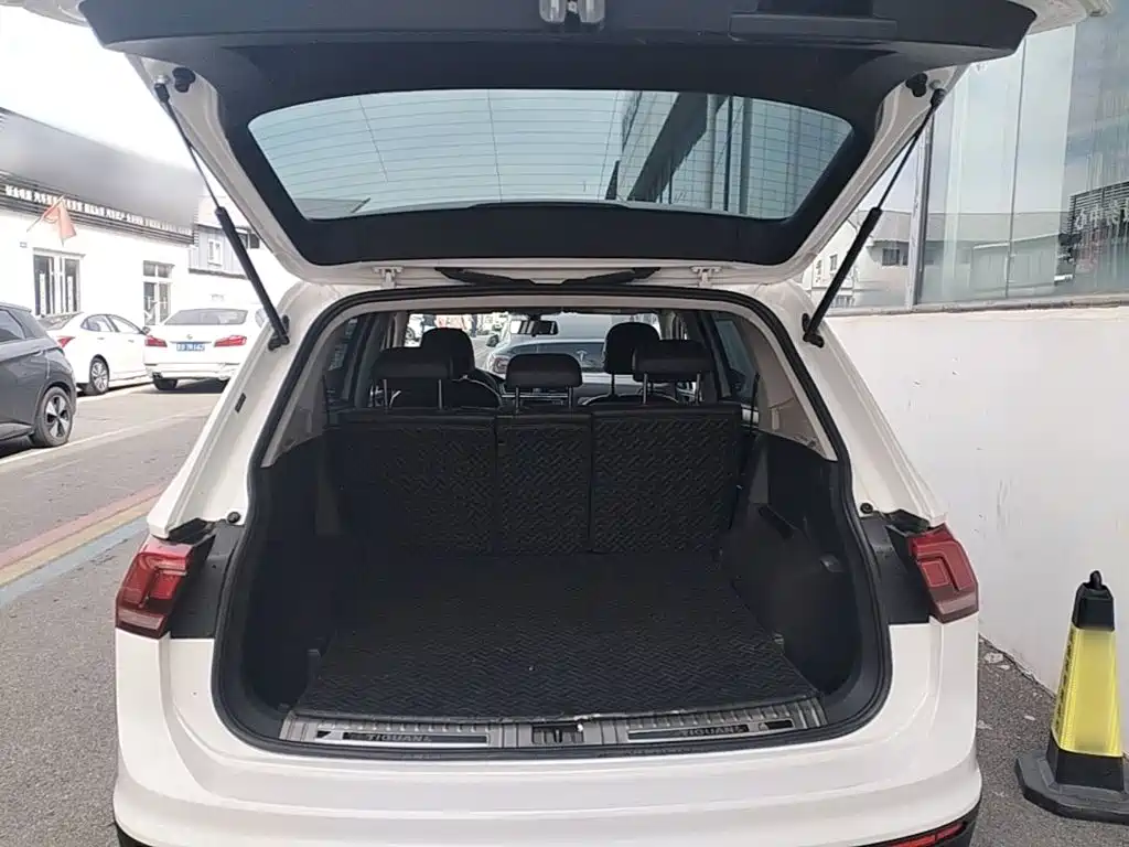 Volkswagen Tiguan L — миниатюра 19