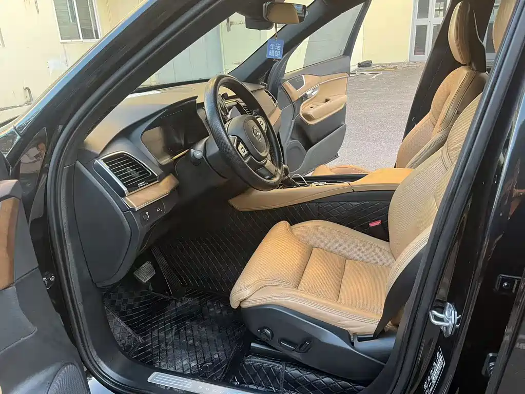 Volvo XC90 — миниатюра 8