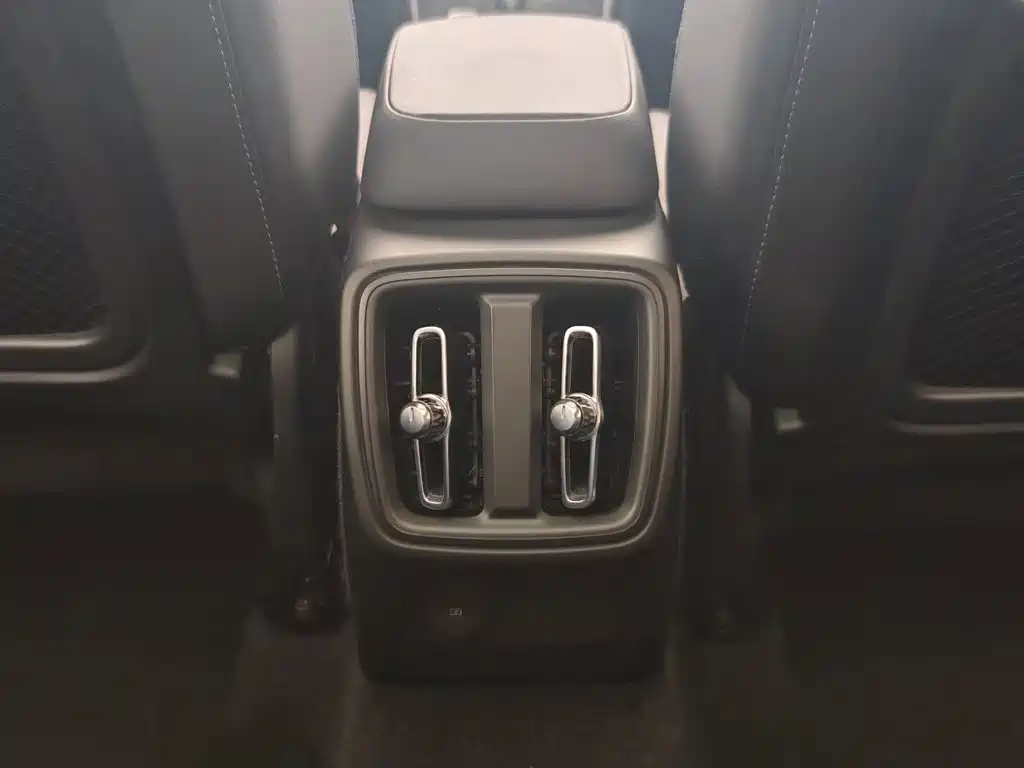 Volvo XC40 — миниатюра 16