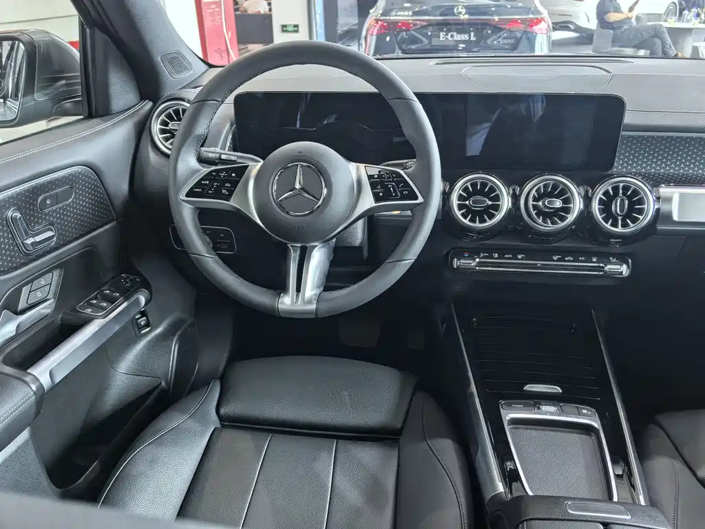 Mercedes-Benz EQB - фото 13