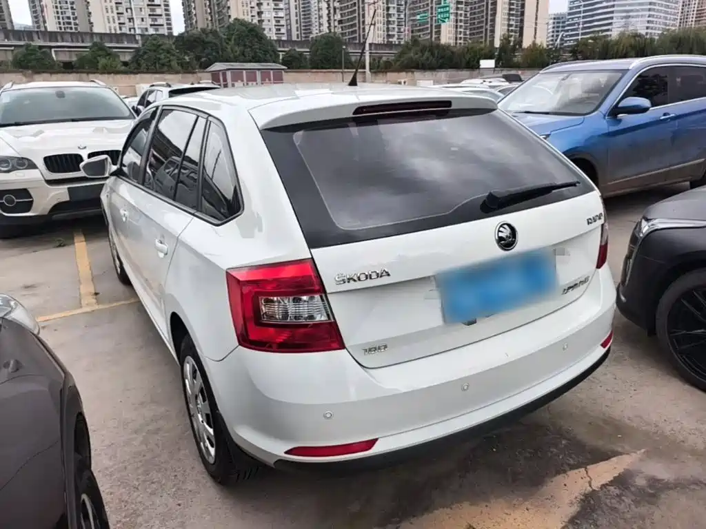 Skoda Rapid Spaceback — миниатюра 5