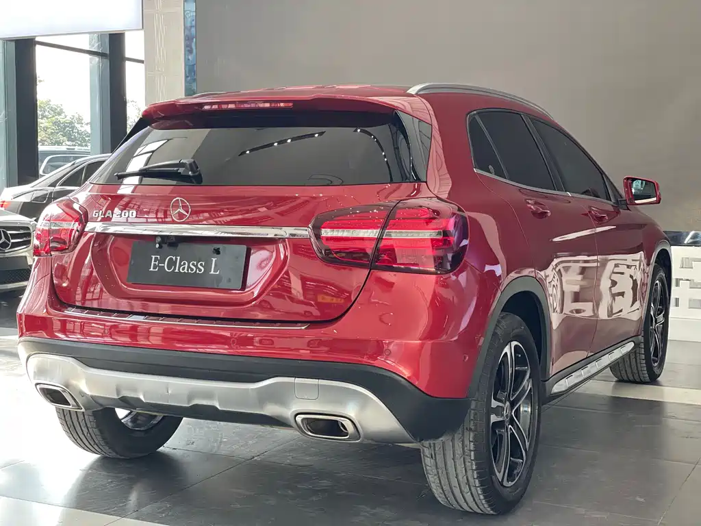 MERCEDES-BENZ GLA