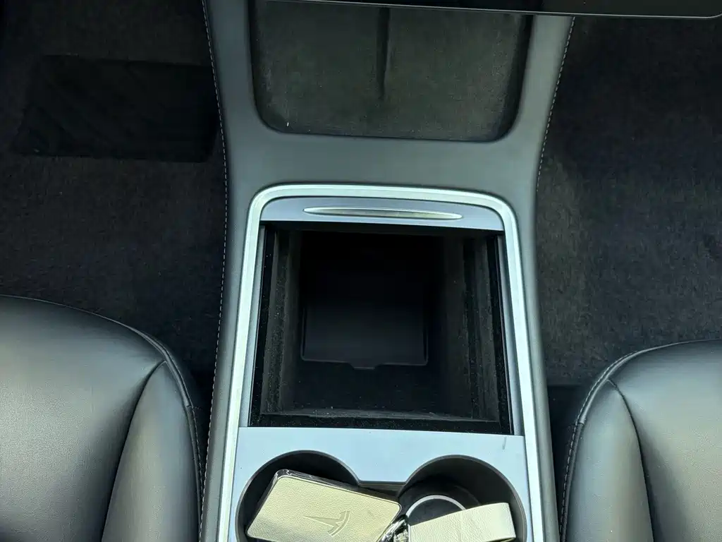 Tesla Model 3 — миниатюра 11