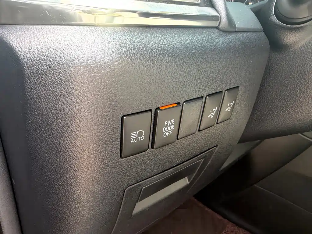Lexus LM — миниатюра 14