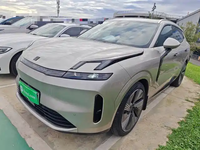 LYNK  & CO. 08 EM P 2023