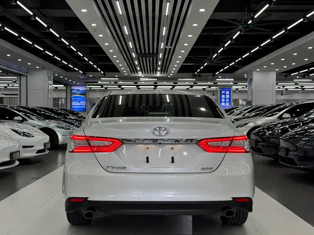 Toyota Camry — миниатюра 5