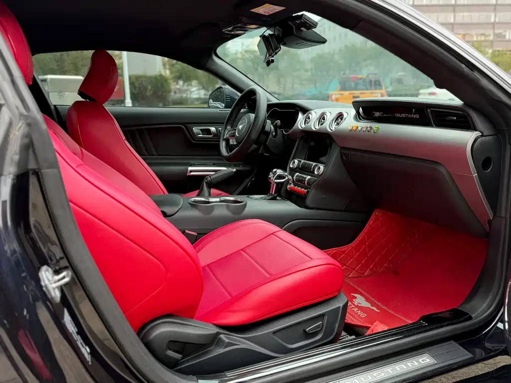 Ford Mustang — миниатюра 10