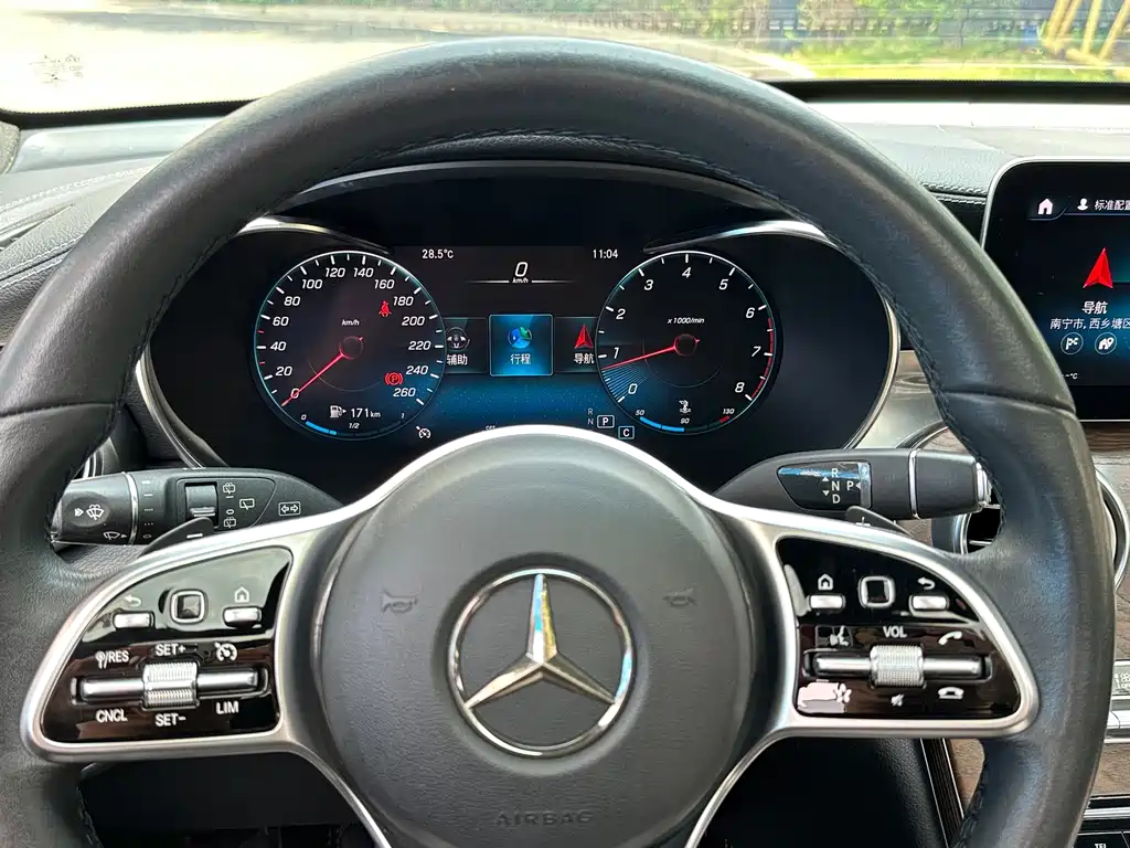 Mercedes-Benz GLC — миниатюра 12