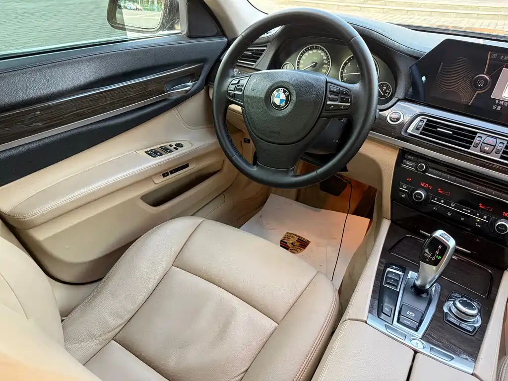 BMW 7 Series — миниатюра 15