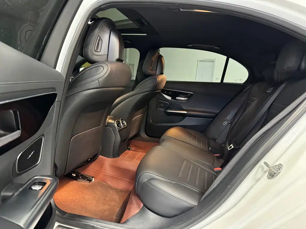 Mercedes-Benz C-Class — миниатюра 6