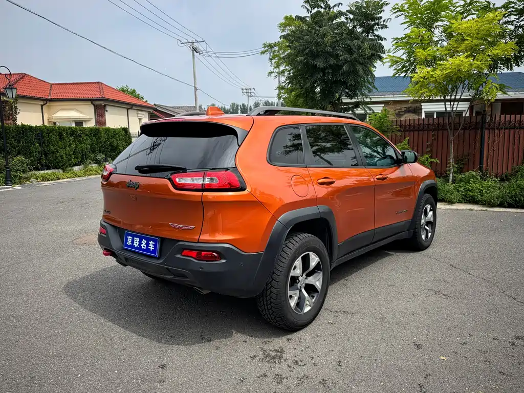 Jeep Cherokee (Import) — миниатюра 13
