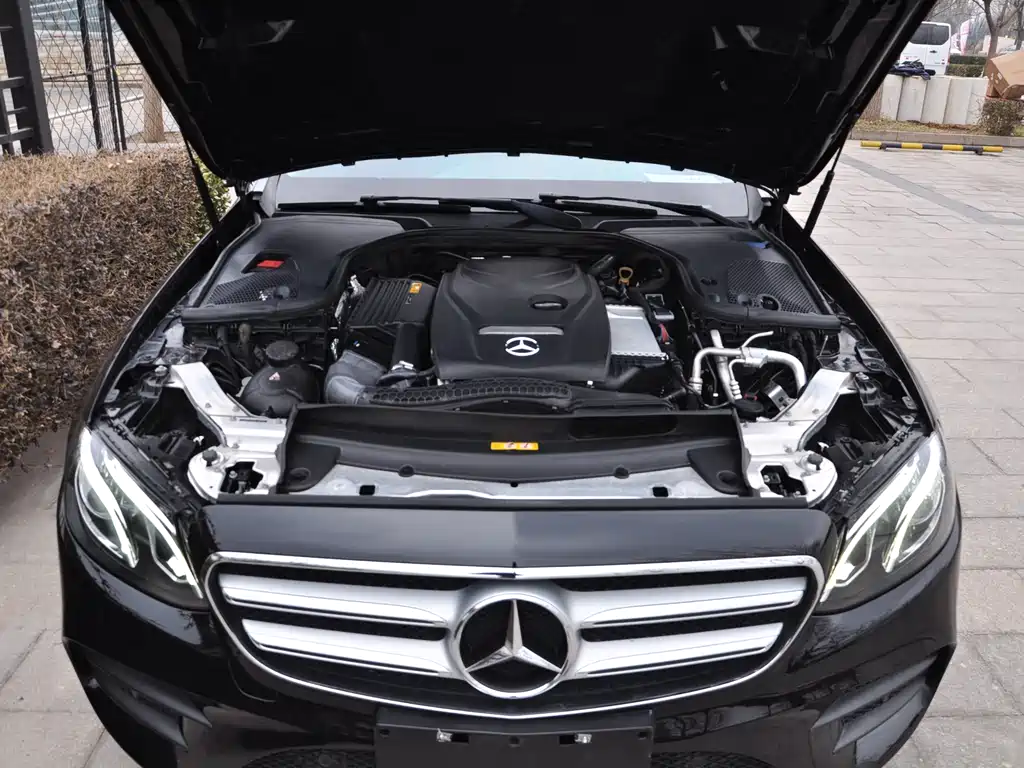 MERCEDES-BENZ E CLASS
