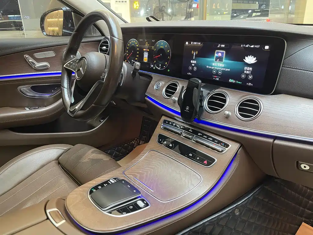 MERCEDES-BENZ E CLASS