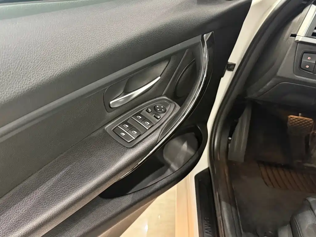BMW 3 Series — миниатюра 7