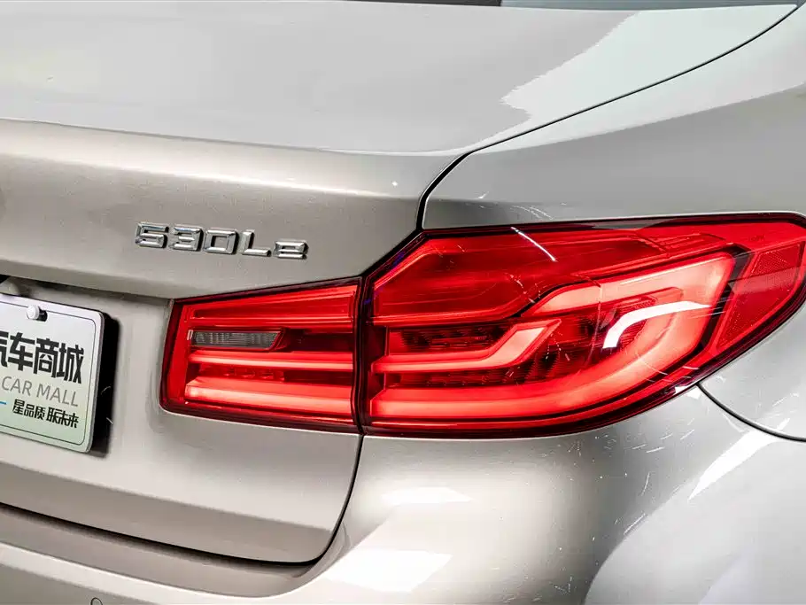 BMW 5 Series New Energy — миниатюра 8