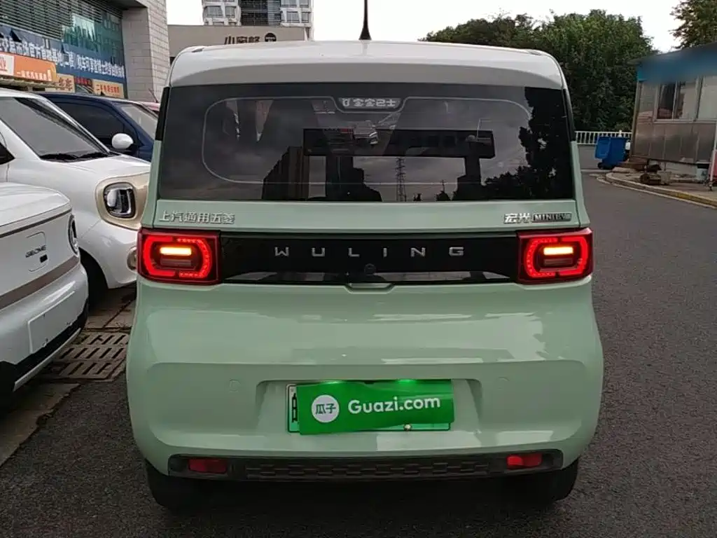 Wuling MINIEV — миниатюра 6