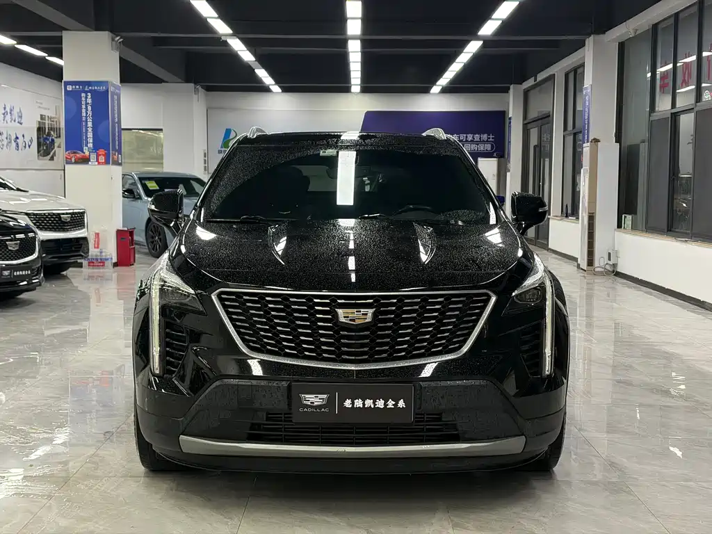 CADILLAC XT4