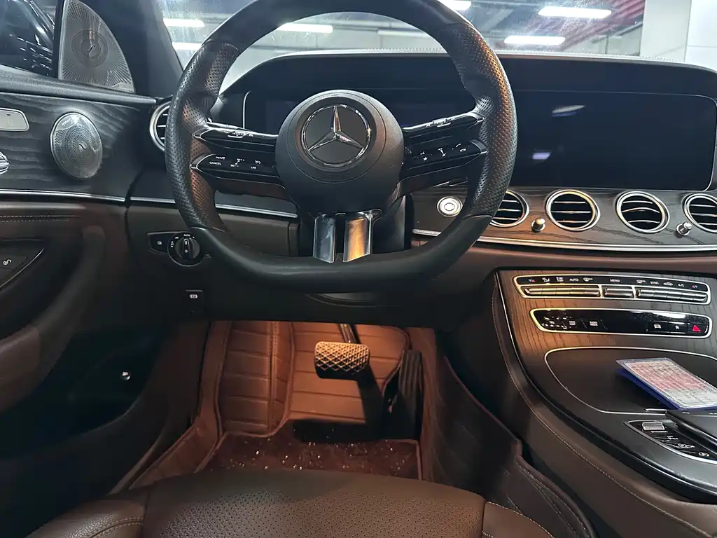 Mercedes-Benz E-Class — миниатюра 6