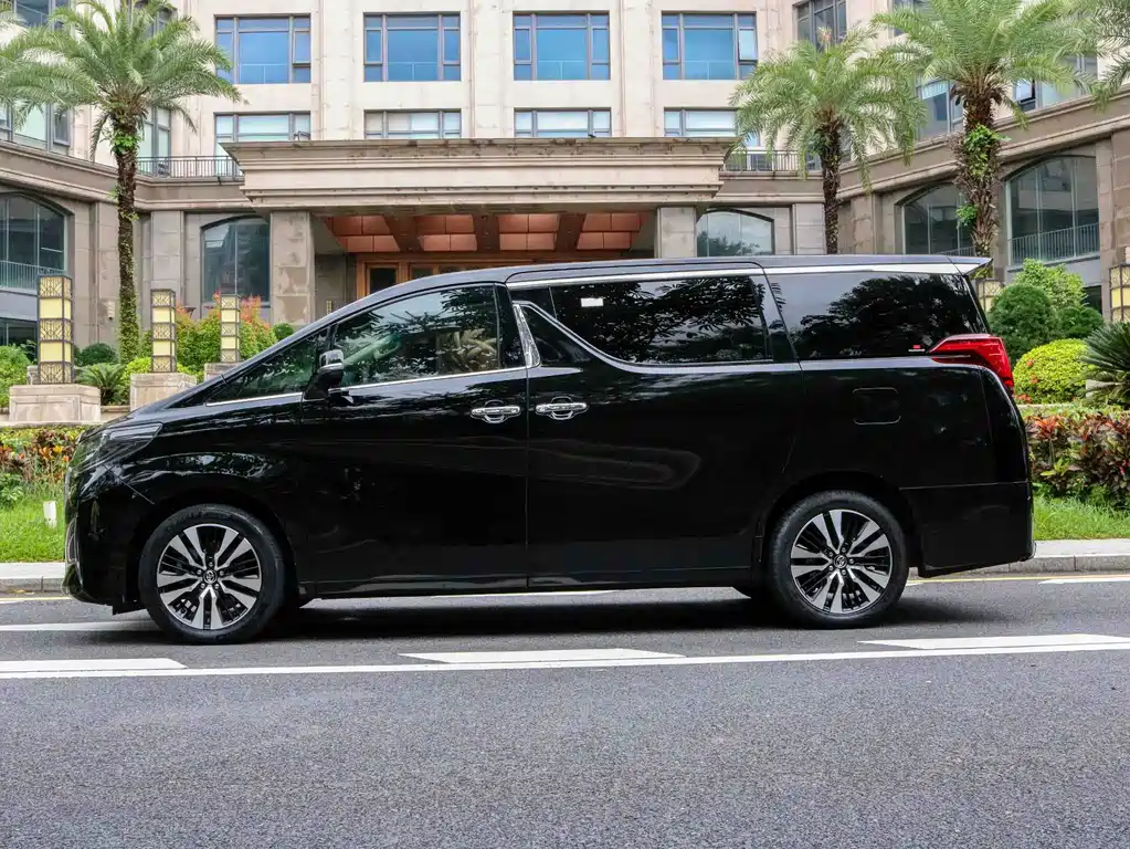 Toyota Alphard — миниатюра 10