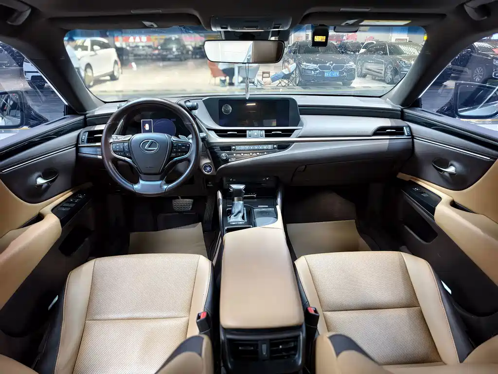 Lexus ES — миниатюра 9