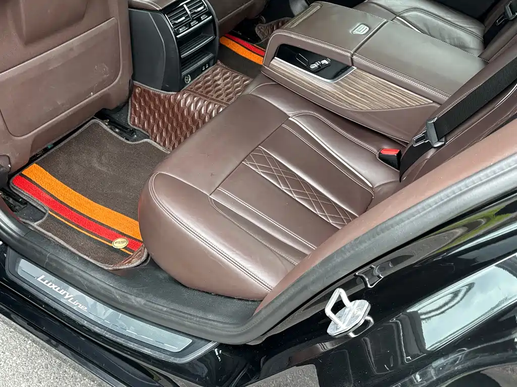 BMW 5 Series — миниатюра 9