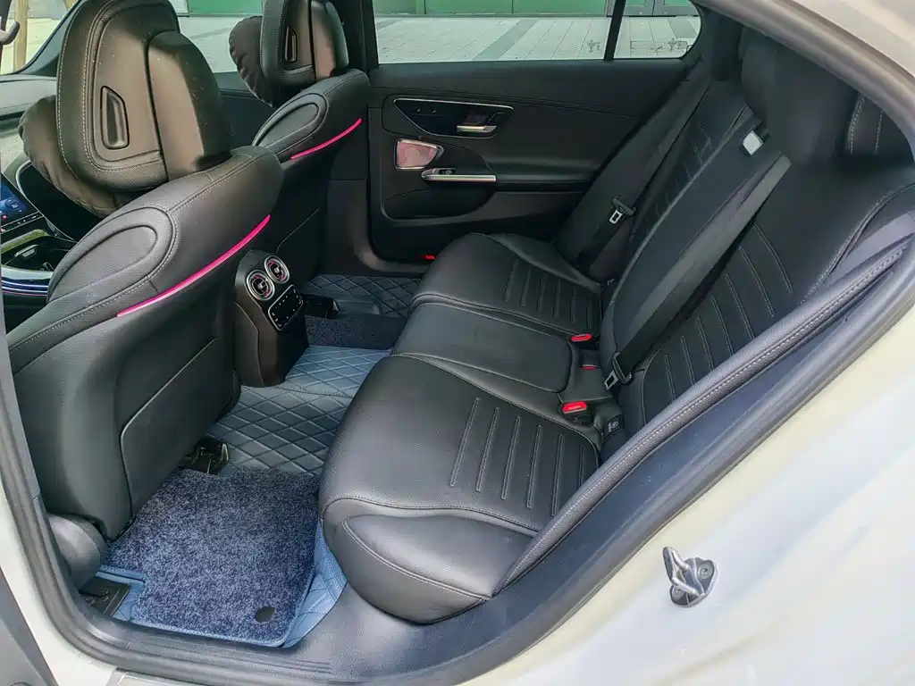 Mercedes-Benz C-Class — миниатюра 6