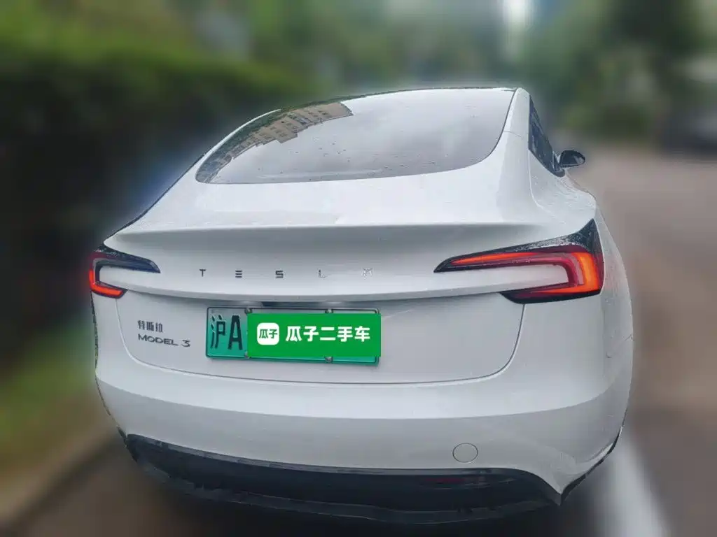 Tesla Model 3 — миниатюра 4