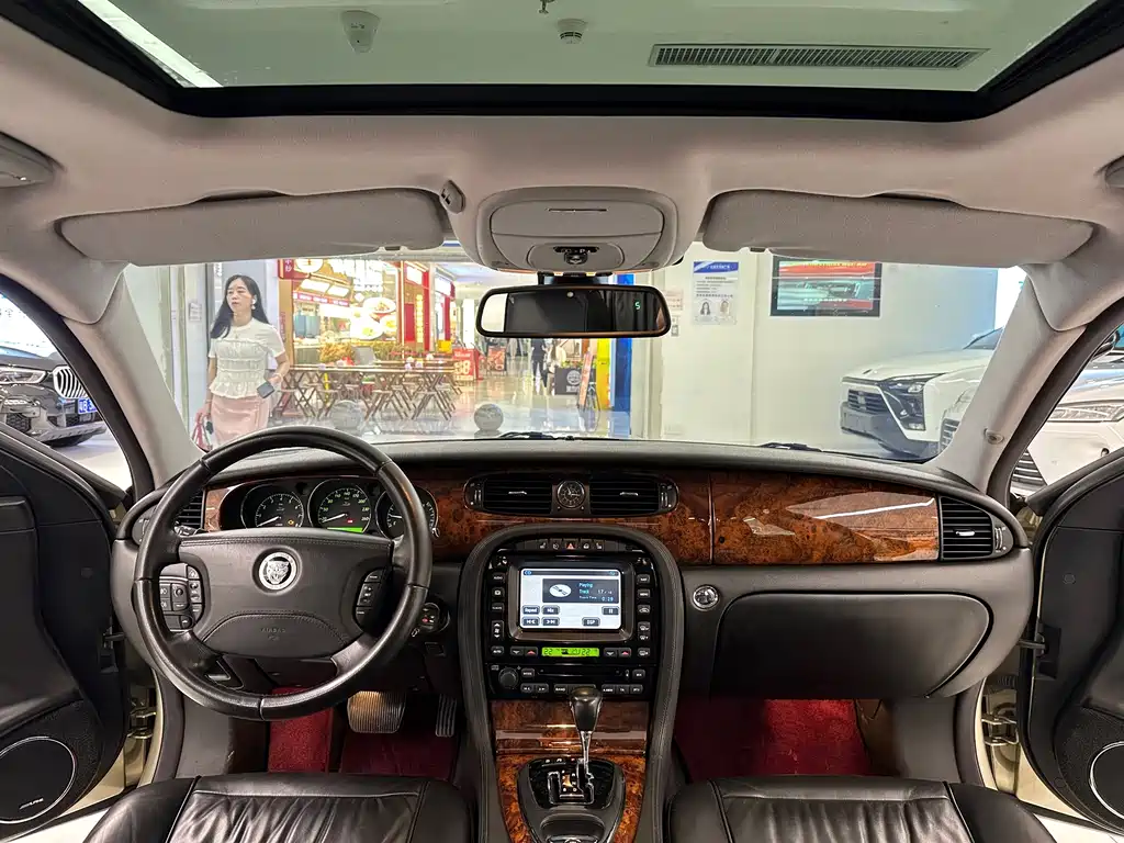 Jaguar XJ — миниатюра 22