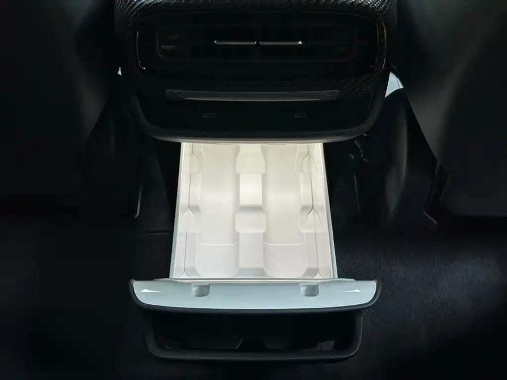 XIAOMI CAR XIAOMI SU7 ULTRA