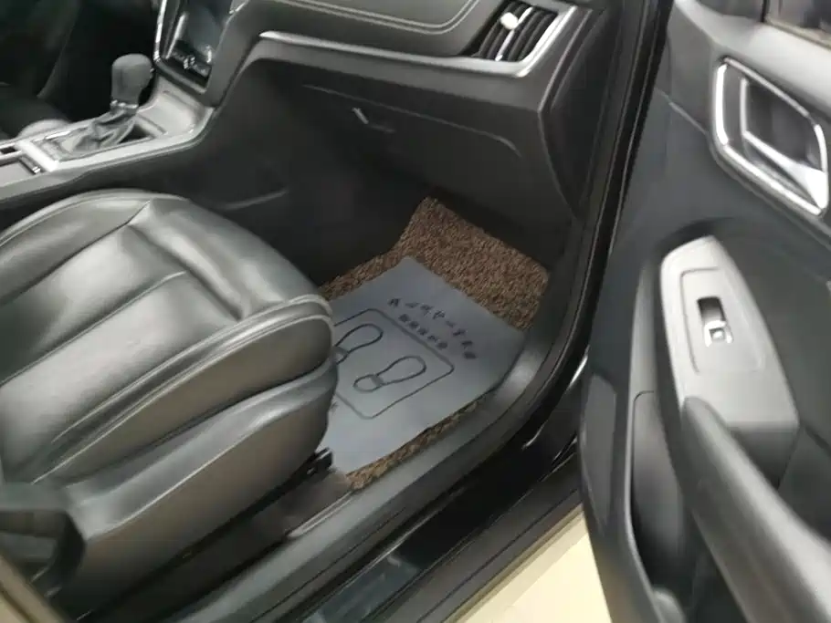 Roewe RX5 — миниатюра 8
