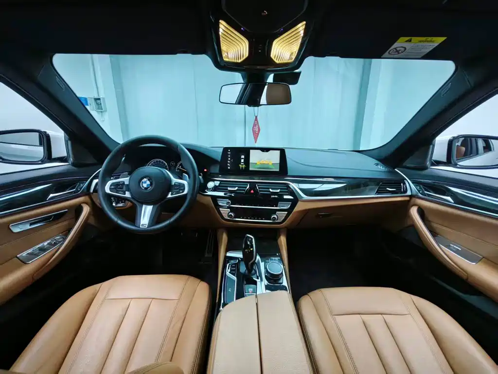 BMW 5 Series — миниатюра 6