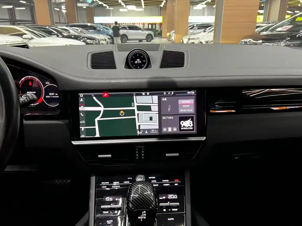 Porsche Cayenne — миниатюра 8