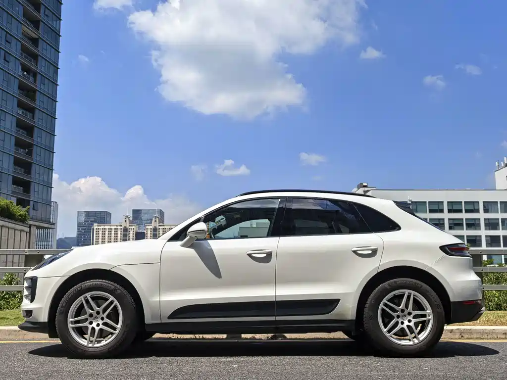 Porsche Macan — миниатюра 3