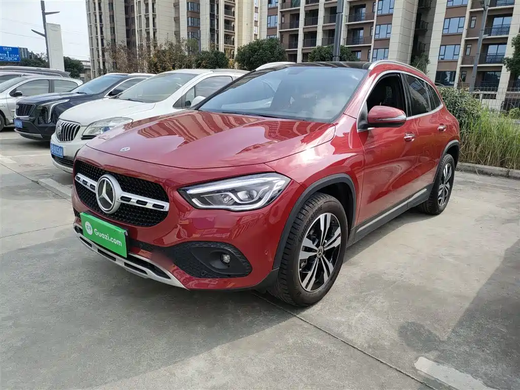 MERCEDES-BENZ GLA