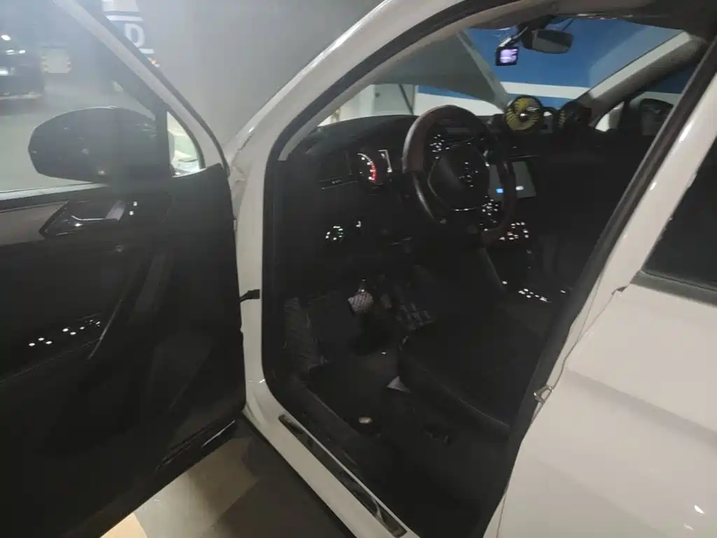 Volkswagen Tiguan L — миниатюра 19