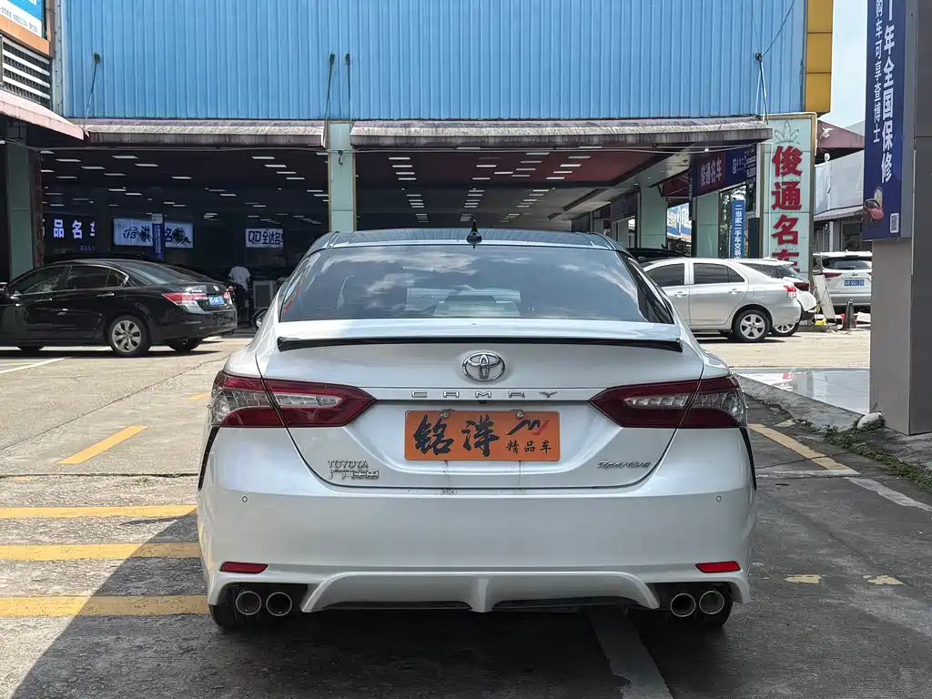 Toyota Camry — миниатюра 5