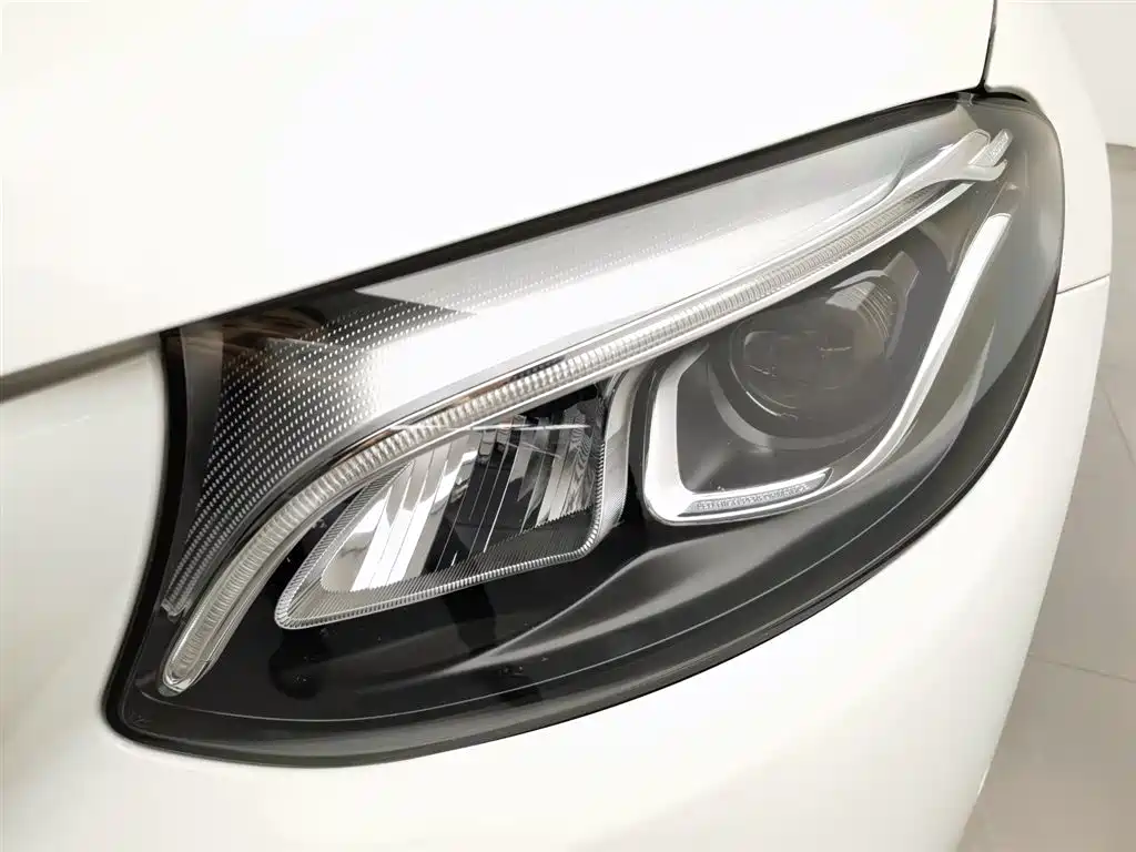 Mercedes-Benz GLC 2019 GLC 260 4MATIC Luxury