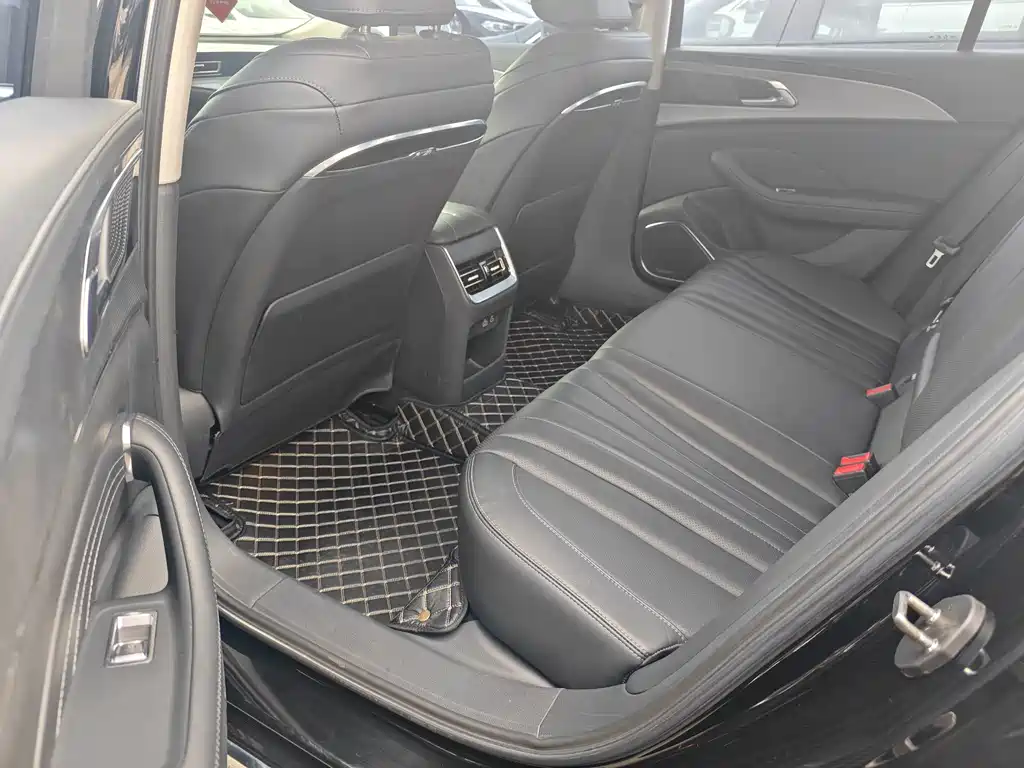 Hongqi Hongqi H5 — миниатюра 10
